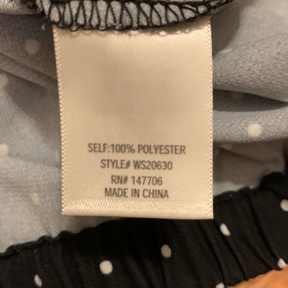 Cute Crop Top With Short Tie Sleeves. - Picture 6 of 7